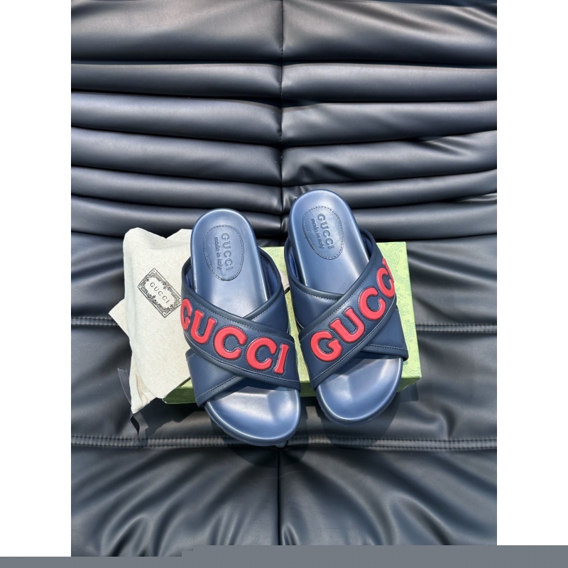 G*u*i slippers